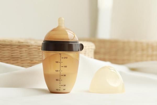 专注婴幼儿喂养,世喜奶瓶3-7个月喂养姿势