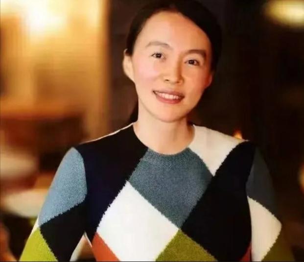 神秘女首富被查！背靠十大烟厂身价几百亿，从不对人透露发家史