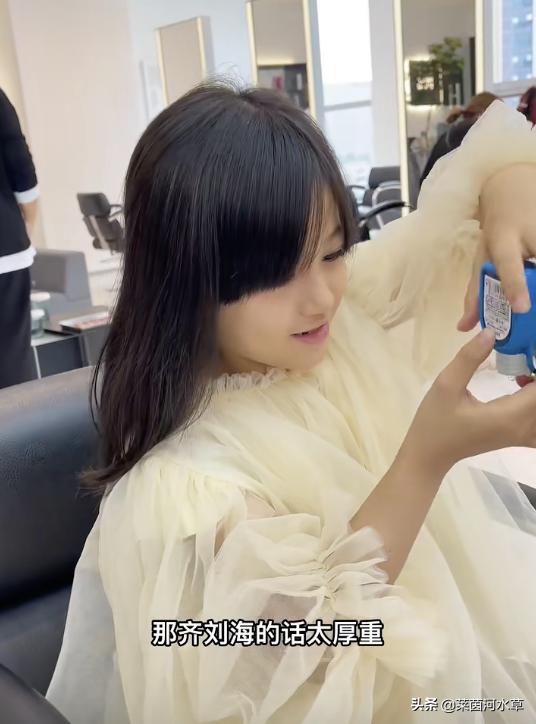 小孩齐刘海太短了怎么补救,小朋友齐刘海变八字刘海