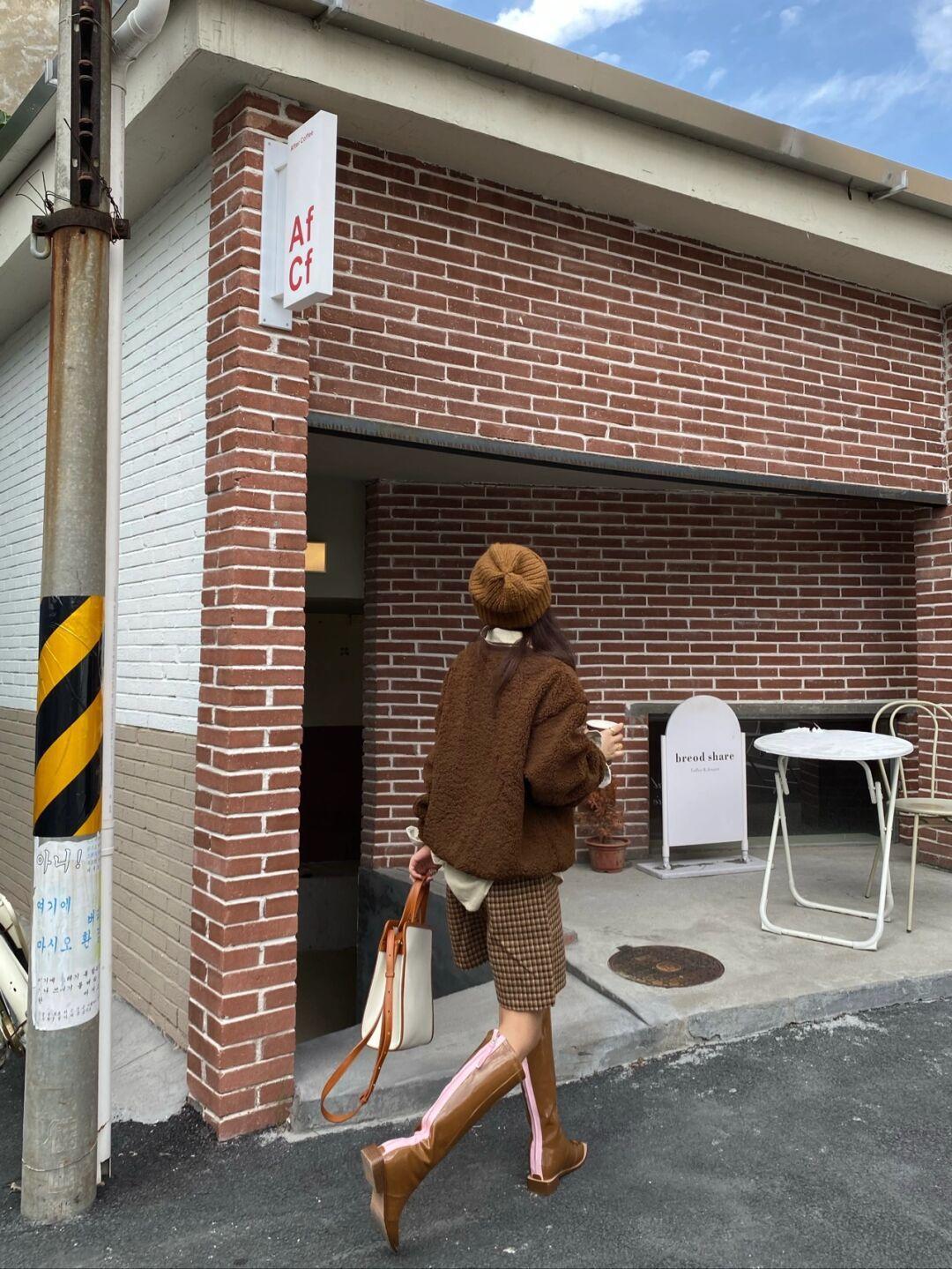 羊羔绒宽松慵懒风高级感卫衣,慵懒风羊羔绒卫衣怎么搭配才好看