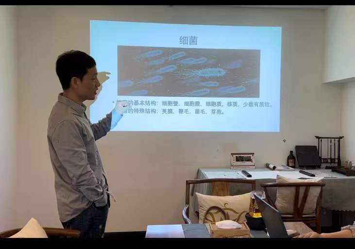 朋友聚会玩什么最嗨,和朋友聚会玩些什么