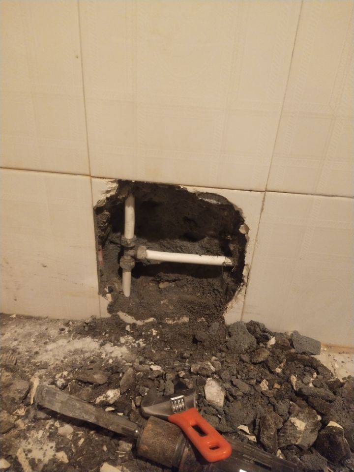 卫生间墙体水管漏水不砸砖维修,墙体ppr水管漏水各种修补方法
