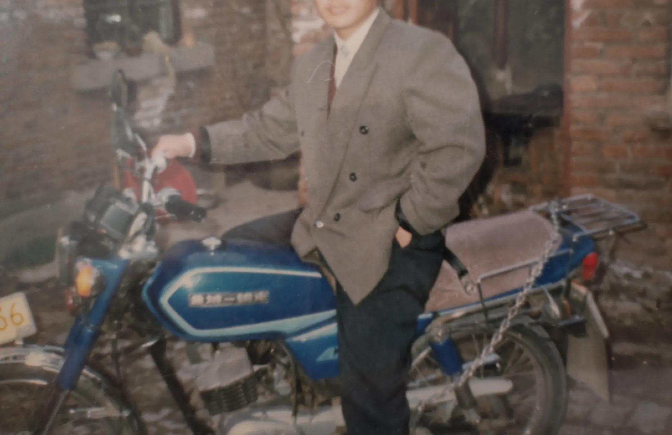 金城铃木ax100和豪爵ax100区别,九十年代一代神车铃木ax100