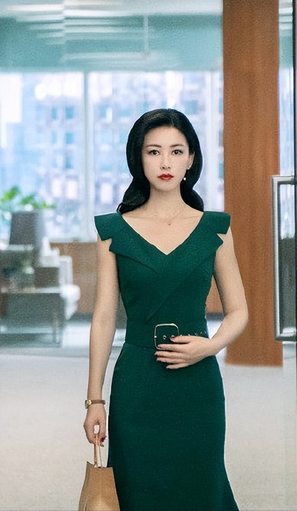 朱珠：迷倒世界顶级富豪，收服“帮派最狂太子”，却下嫁美术老师