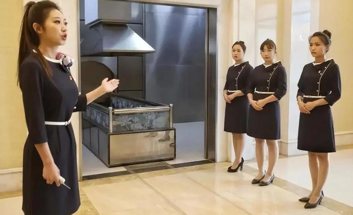 24岁美女在八宝山做火化师,每日焚烧60具尸体,亲人都嫌晦气