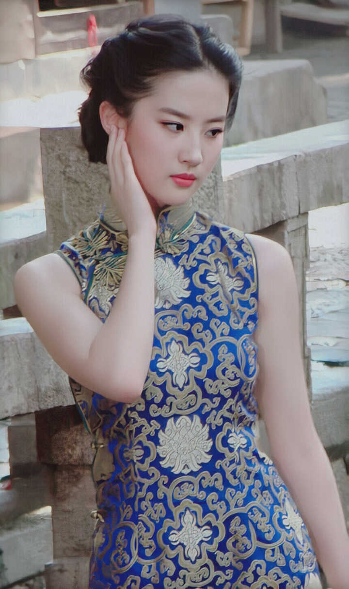 明星旗袍惊艳粉丝，杨幂性感，刘亦菲绝美，最后一人让人眼前一亮