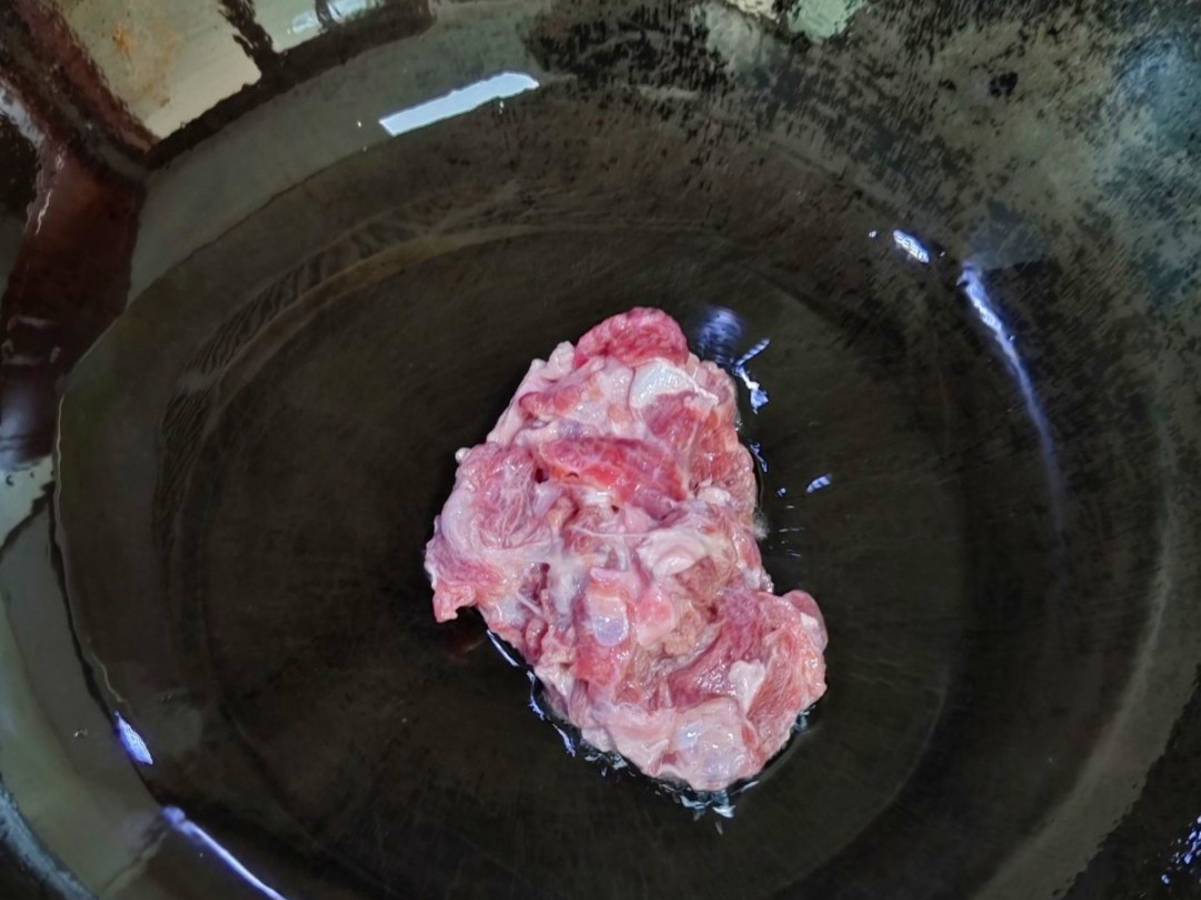 劣质铁锅如何开锅,白色铁锅的正确开锅方法