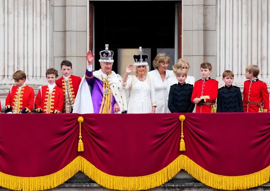 查尔斯登基卡米拉封后，凯特戴上珍珠泪出镜，以此致敬英伦玫瑰