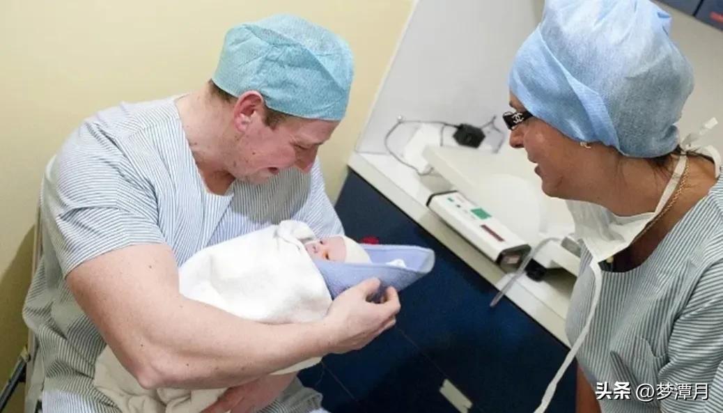 德国*灯区红**合法化,橱窗女郎持证上岗,为何女郎多数不是本国人?