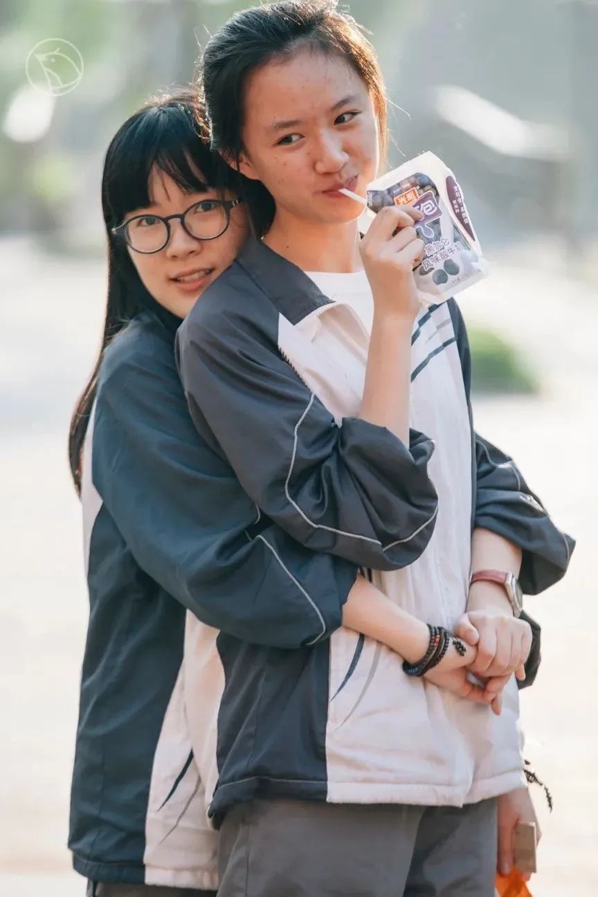 这个校园“*拍偷**狂魔”,拍下了95后的绝版青春