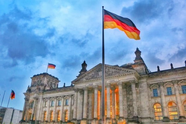 国外先天性脑瘫成功案例,德国夫妇带脑瘫孩子来华治疗