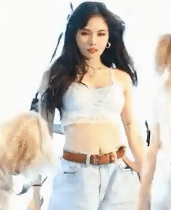 韩国女星衣服惹争议,韩国女演员衣着暴露引争议