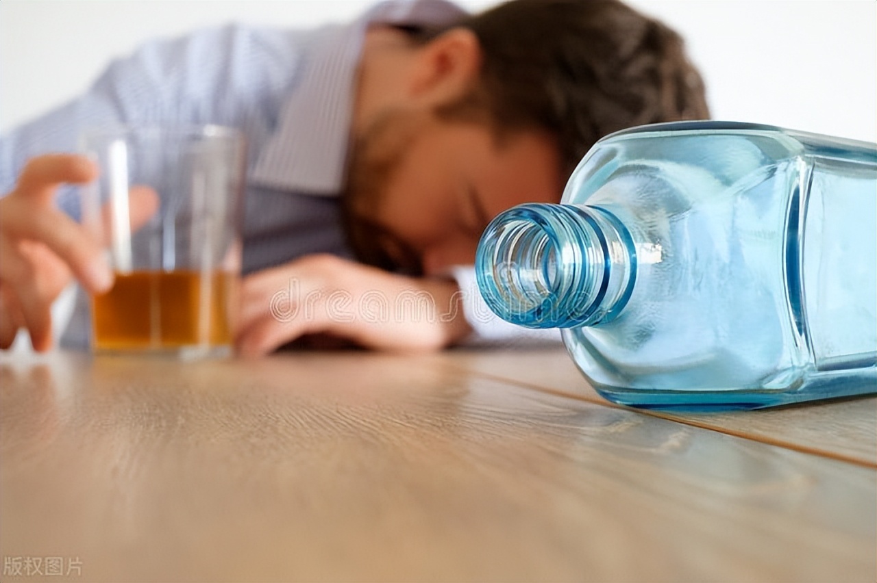 喝酒治失眠的诗句,喝酒专治失眠