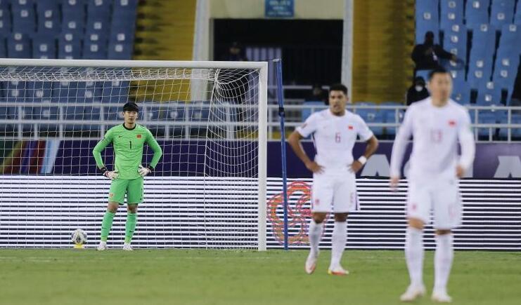 被阿曼剥掉“褴褛”外衣的中国足球，剩下什么？该反思什么？