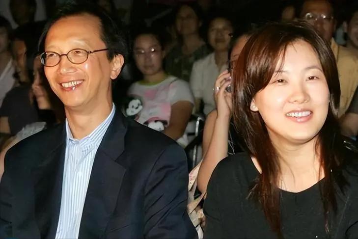 伏明霞与富豪老公破婚变传闻,伏明霞嫁给50岁富豪的真相