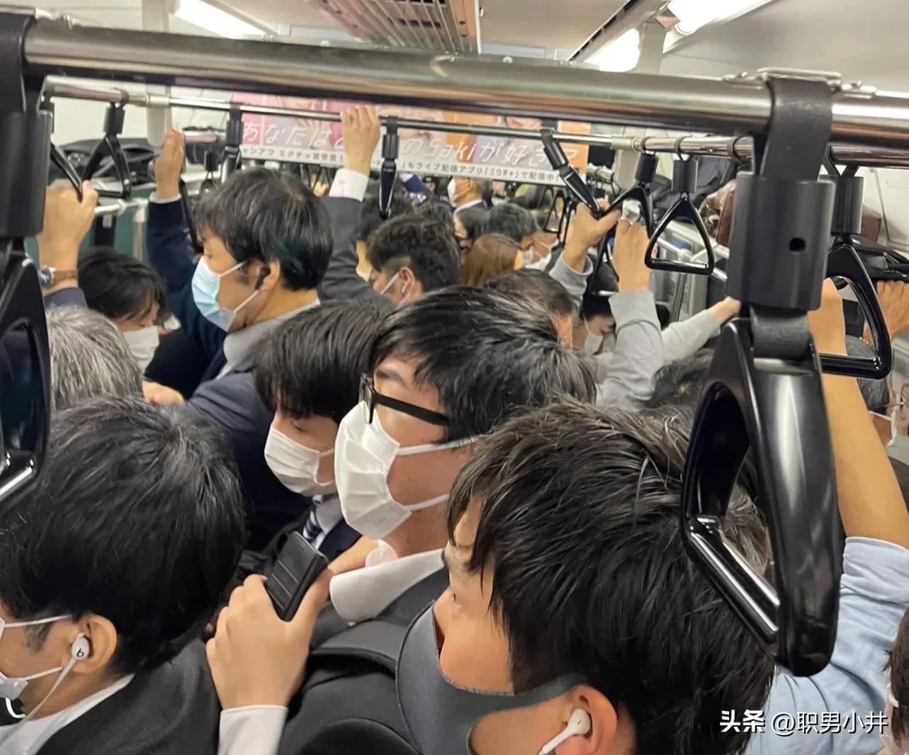 日本列车助推员,日本地铁推挤员年薪