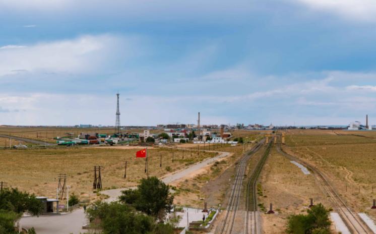 蒙古国距离中国的呼和浩特市多远,蒙古国距中国最近的县城