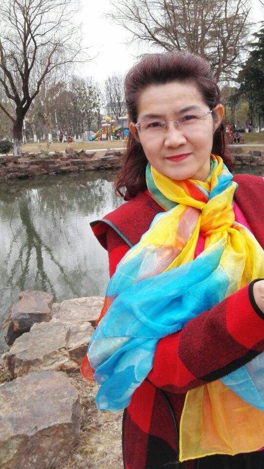 50+主妇亲身示范:不披丝巾、少收腰,到老都没有“大妈感”