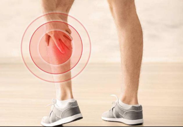 退休大爷夜间睡觉腿抽筋,猛吃钙片,却得知抽筋或是因为3个原因