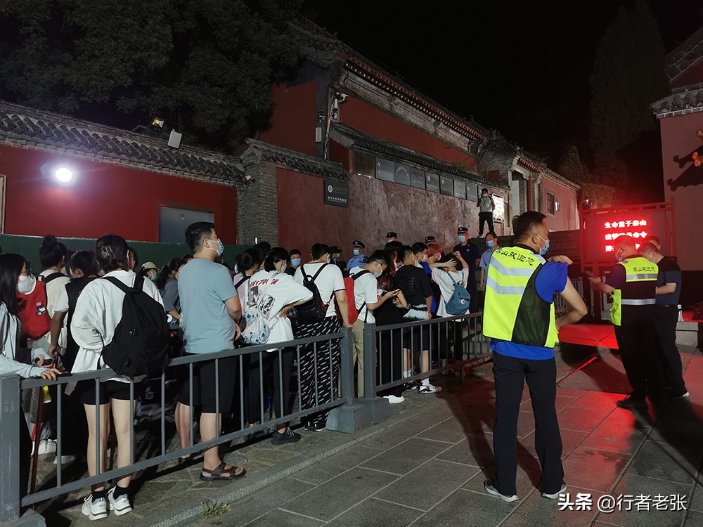 泰山看日出旅游攻略山上住宿,五一爬泰山哪个地方看日出最好