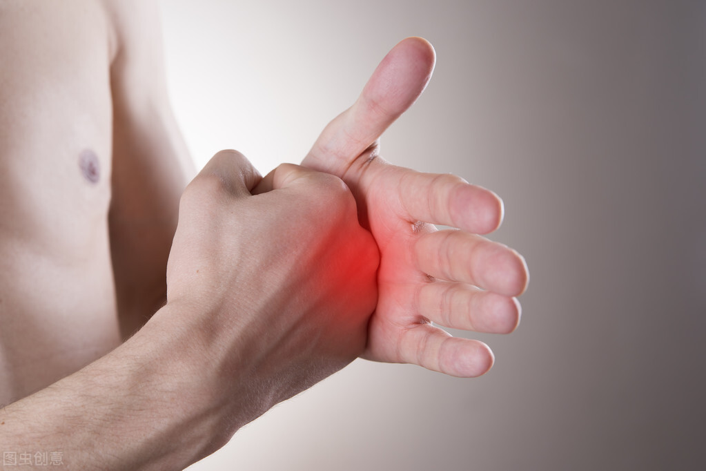 手指僵硬疼痛握不拢是什么原因,睡醒手指僵硬是什么原因和征兆