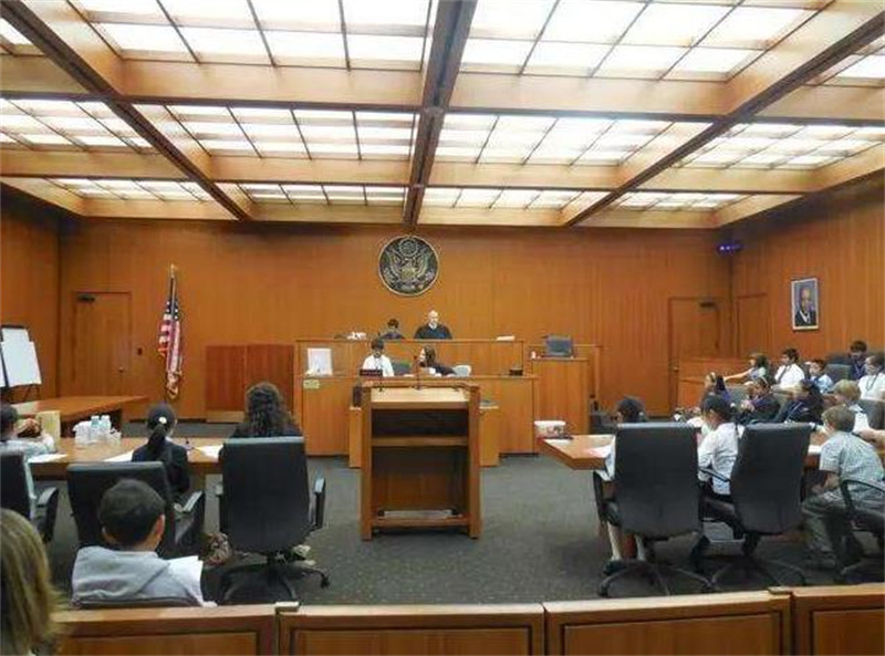 58岁保姆被骗到美国遭虐待,家政之痛