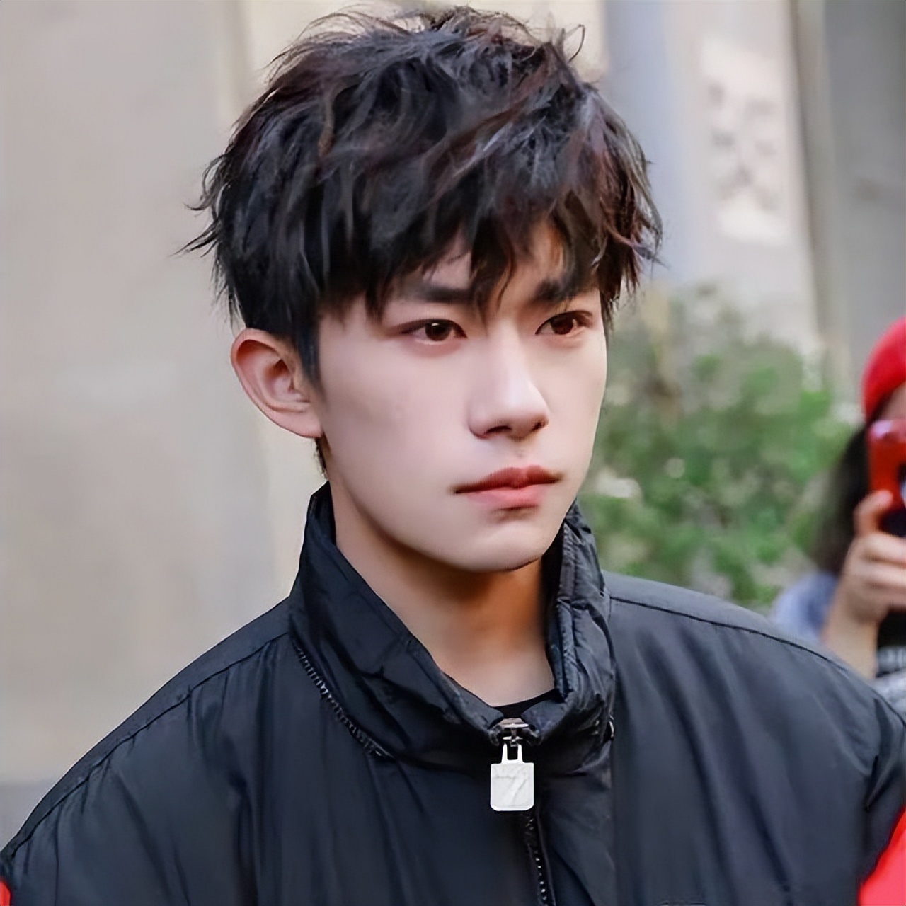 男生韩剧烫发发型推荐,韩式男生烫发推荐蓬松