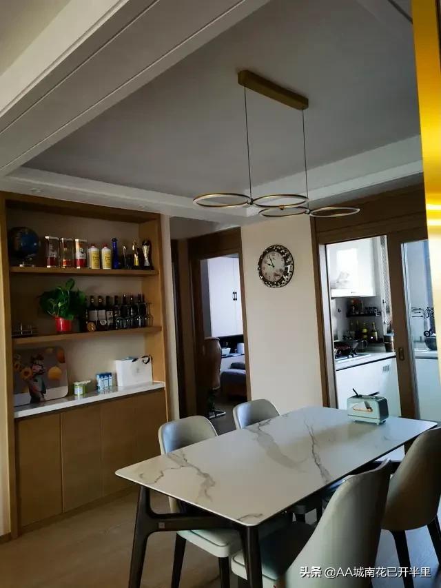 老公先斩后奏花2000多买了这丑不拉几的桌子,我真的好想扔了……