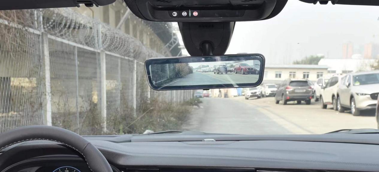 别克君威为啥这么便宜,别克君威和凡尔赛哪个值得买