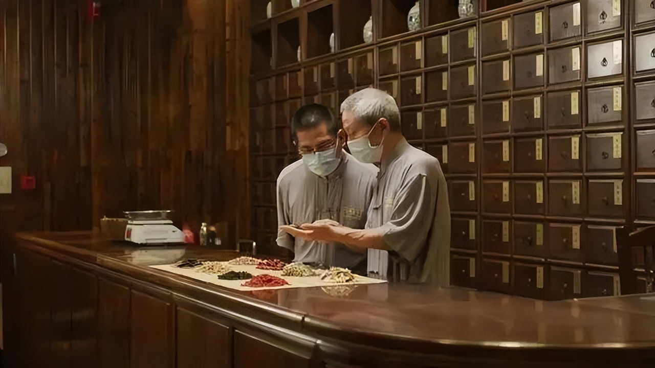 中医认为肛门瘙痒症的发病原因是什么？有何治疗建议？