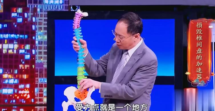 脊柱病三个动作自愈方法,椎间盘突出可以做脊柱屈的动作吗