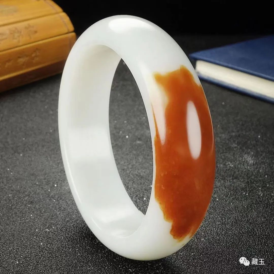 68元和田玉手镯,籽料8000元的手镯贵吗