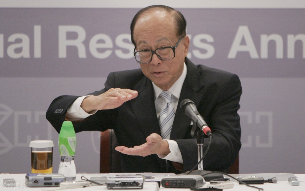 李嘉诚逃亡之路,李嘉诚为什么狂抛英国资产