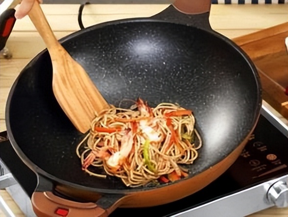 不粘锅涂层轻微刮出条印有毒吗,不粘锅涂层危害视频