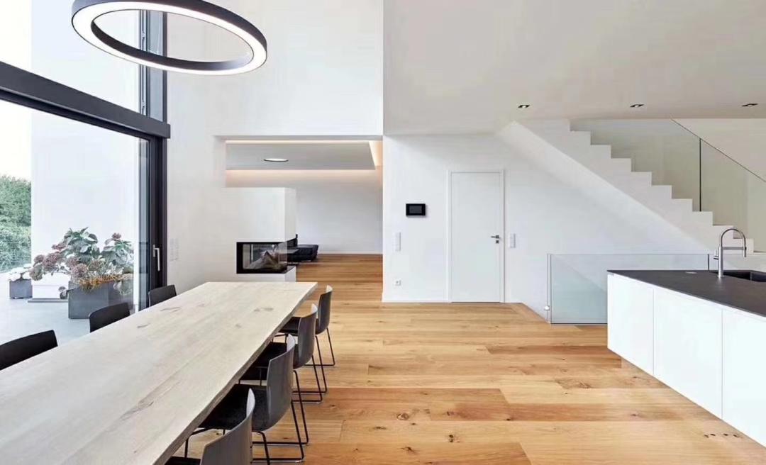 三层实木地板和强化复合地板比较,选三层实木地板还是强化复合地板