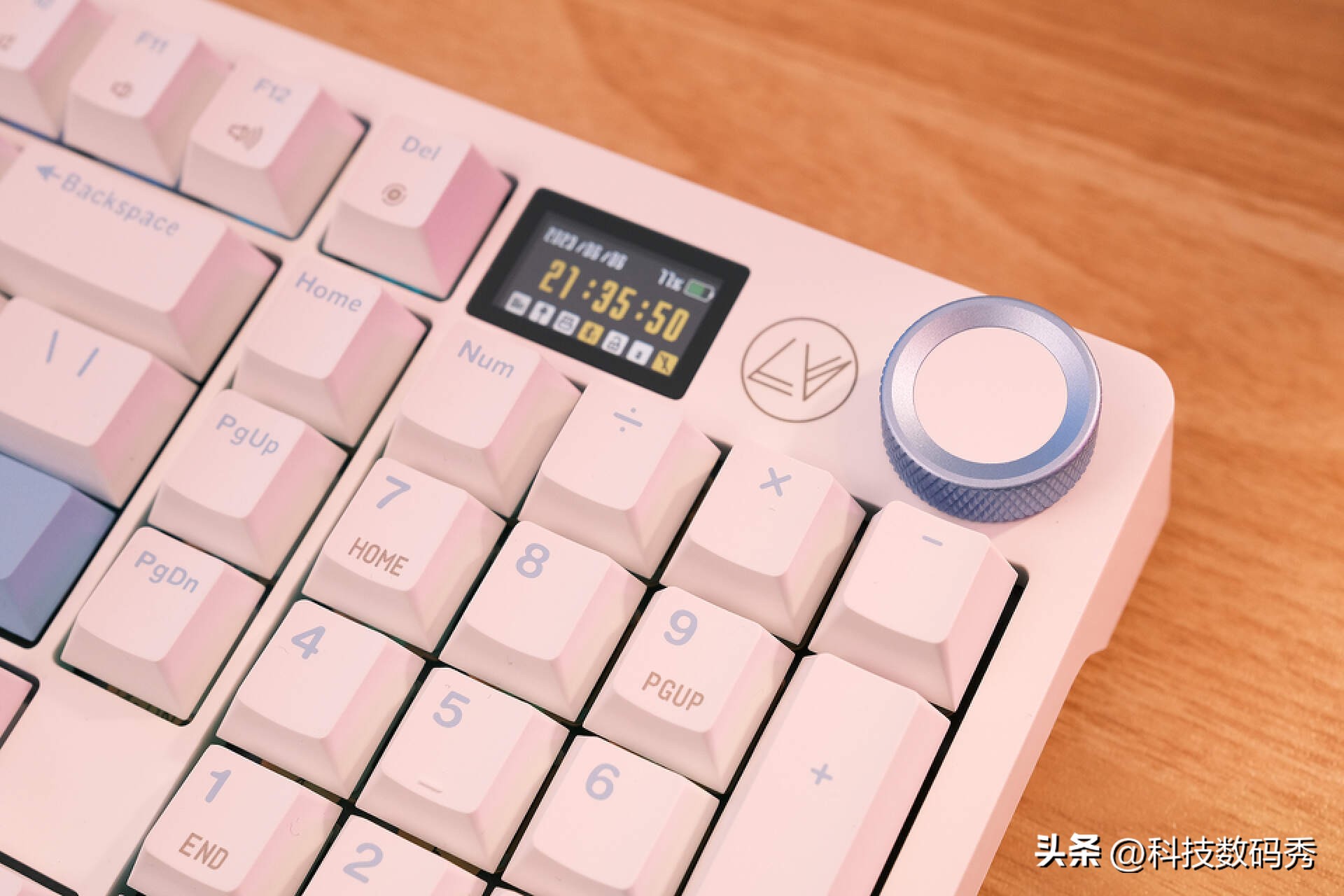 客制化键盘加屏幕,客制化键盘会便宜吗