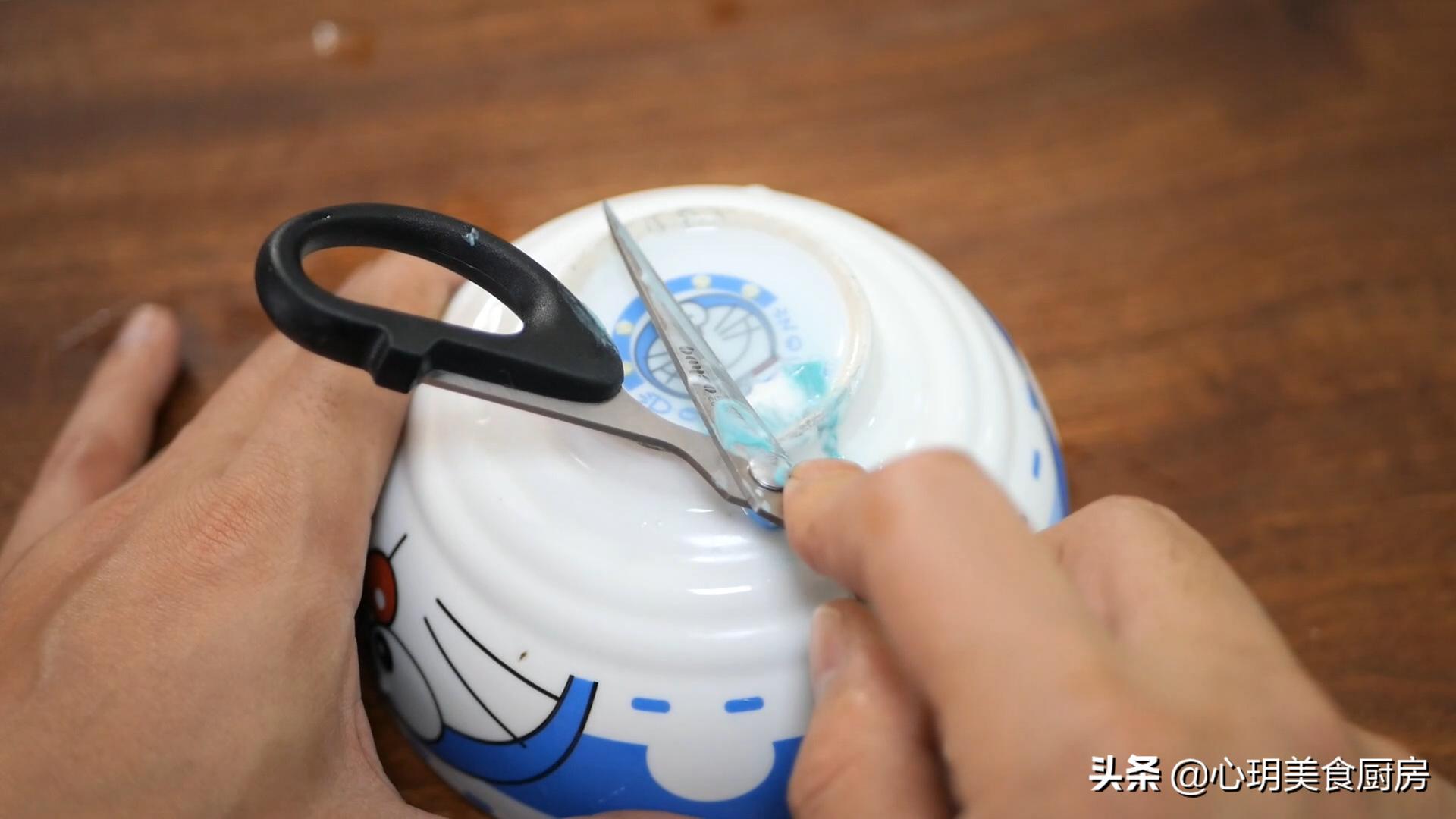 不管剪刀多钝简单一招立马变锋利,剪刀不锋利可以试试这种方法