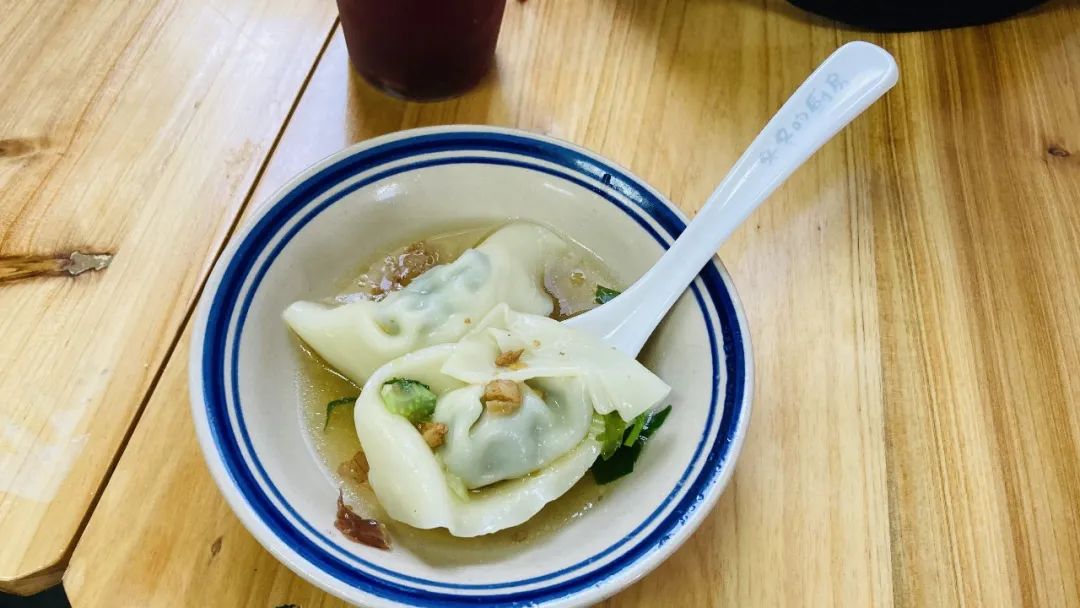 上海探店好吃不贵,探店上海和平饭店一桌子菜