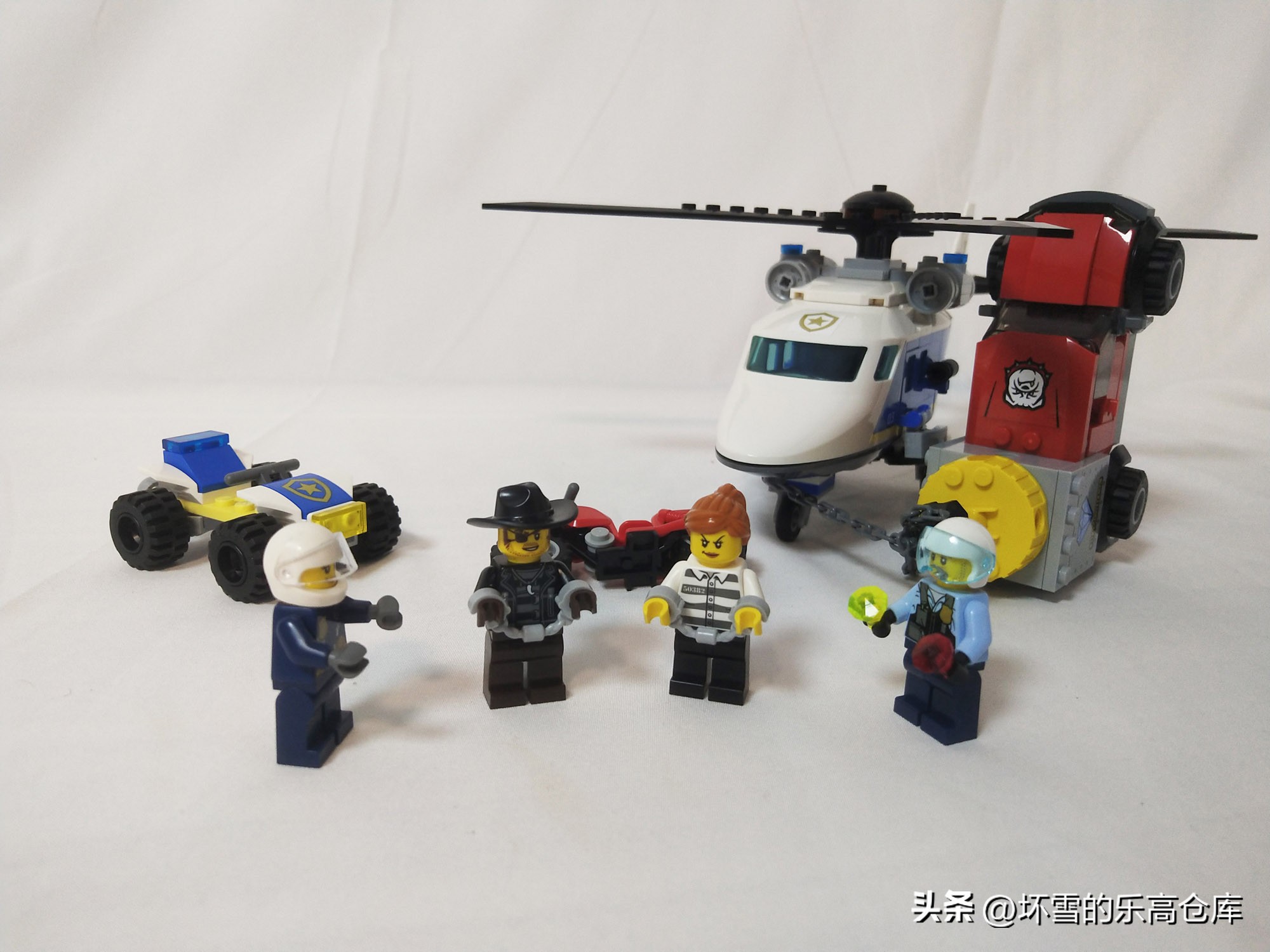 带磁铁的乐高,乐高60243警用直升机拼装视频