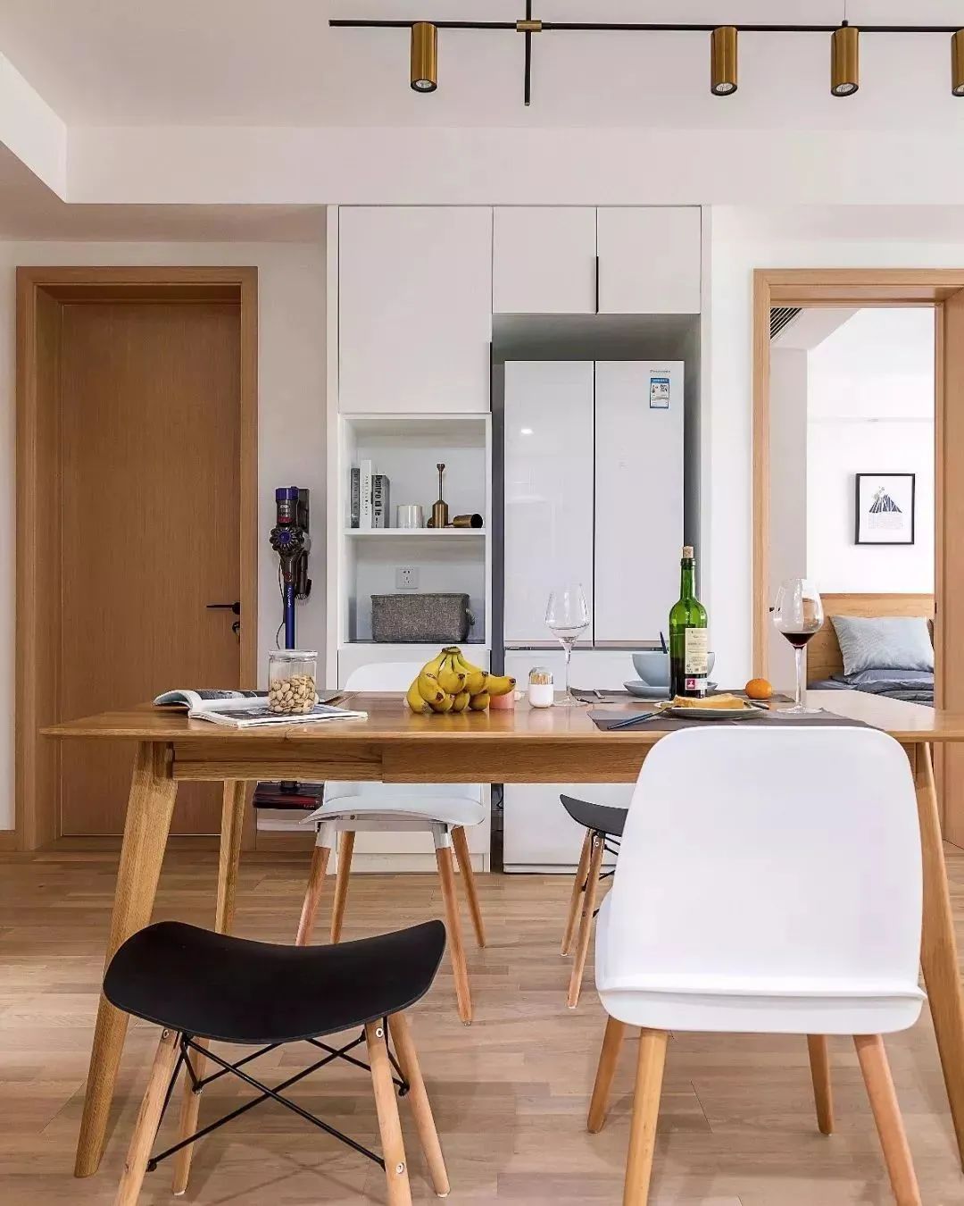 冰箱嵌入餐边柜深度多少才适合,冰箱嵌入餐边柜靠里还是靠外