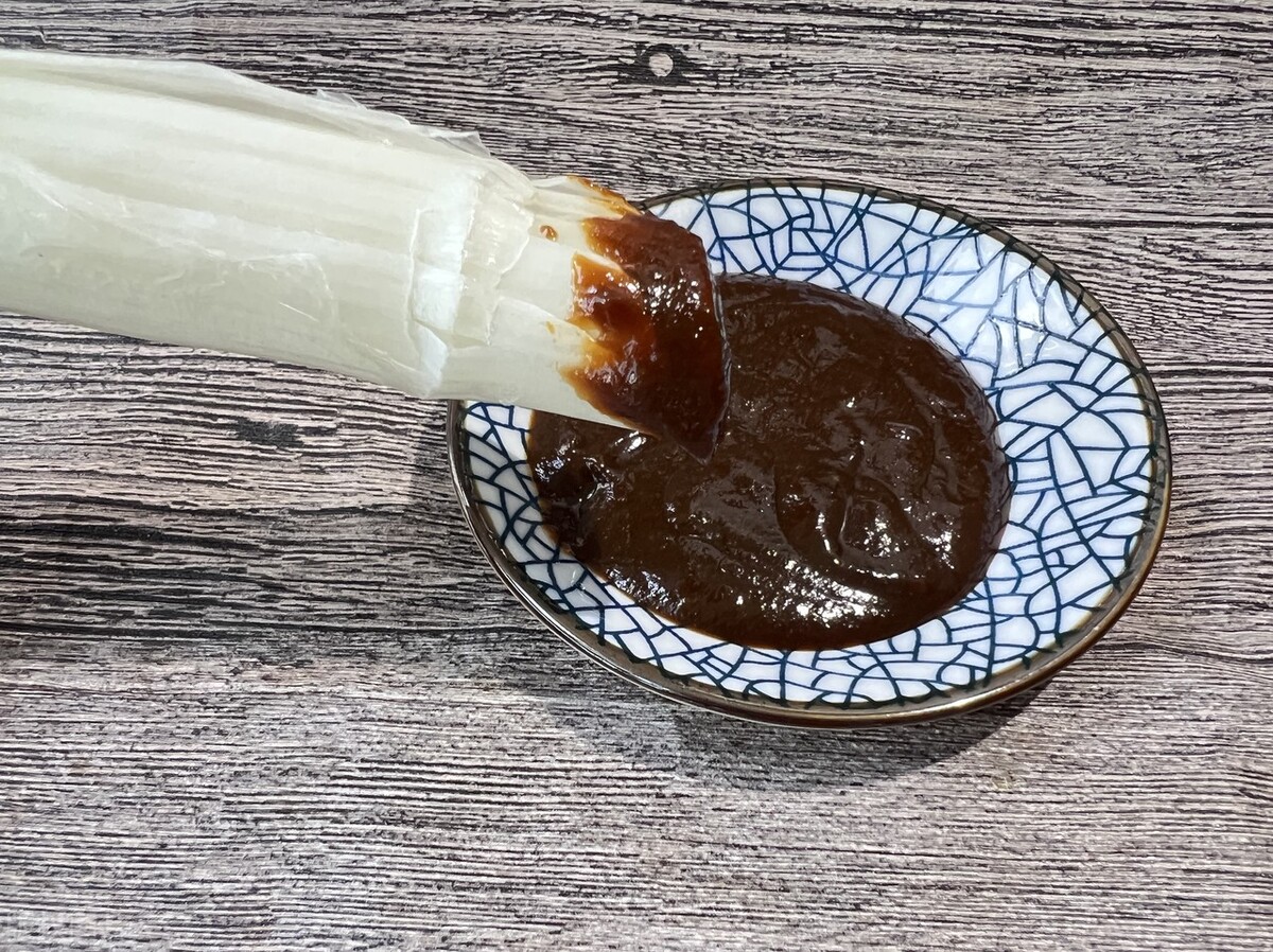 炸酱肉丝面条怎么做最好吃,芹菜炒肉炸酱面的做法