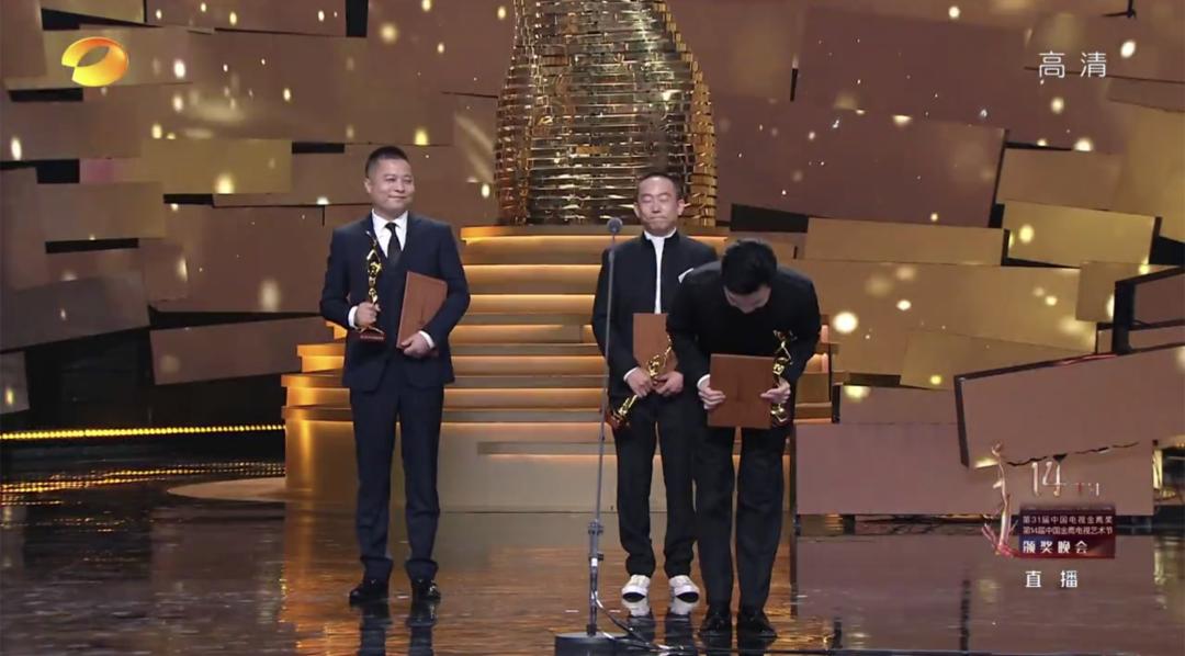 主持人任鲁豫获奖感言,任鲁豫主持人获金鹰奖领奖现场