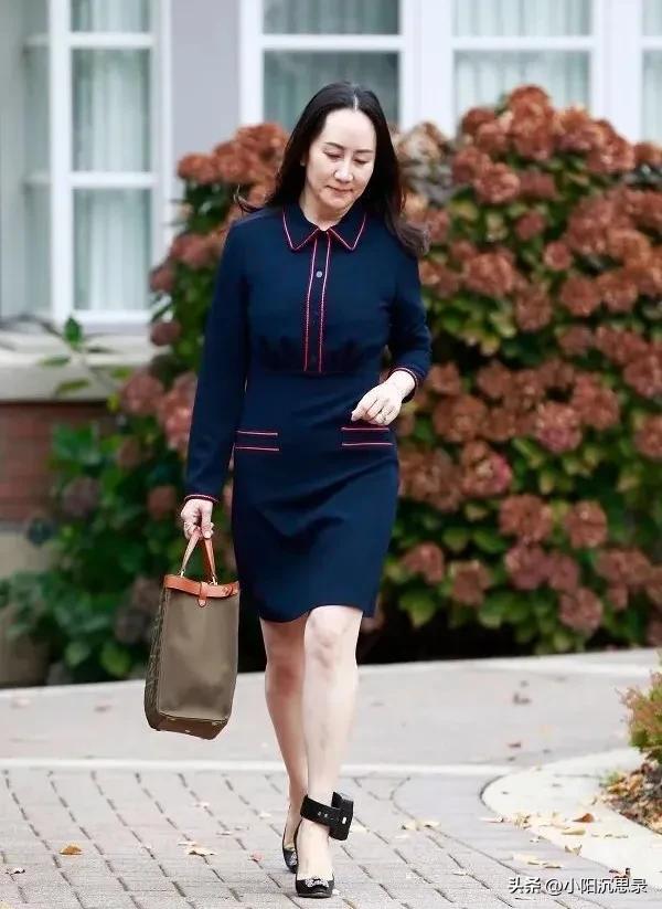 香奈儿迪奥联名包包,最近流行的迪奥包包