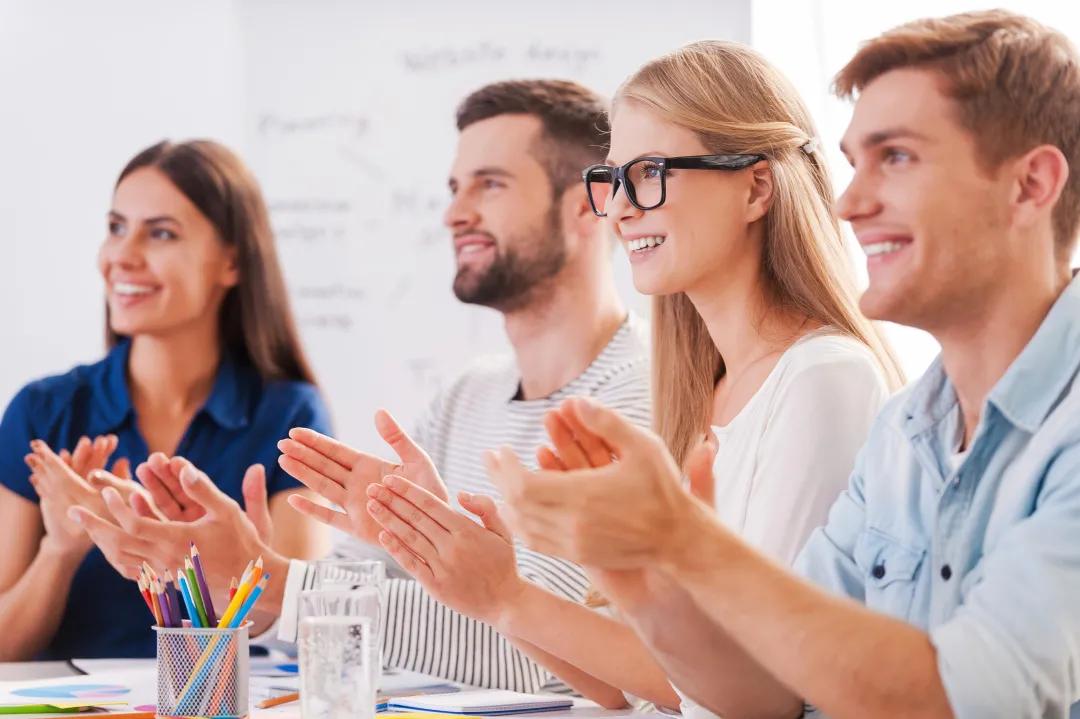 酒店前台客人偷偷跑上去怎么处罚,酒店拿顾客手机私自好评