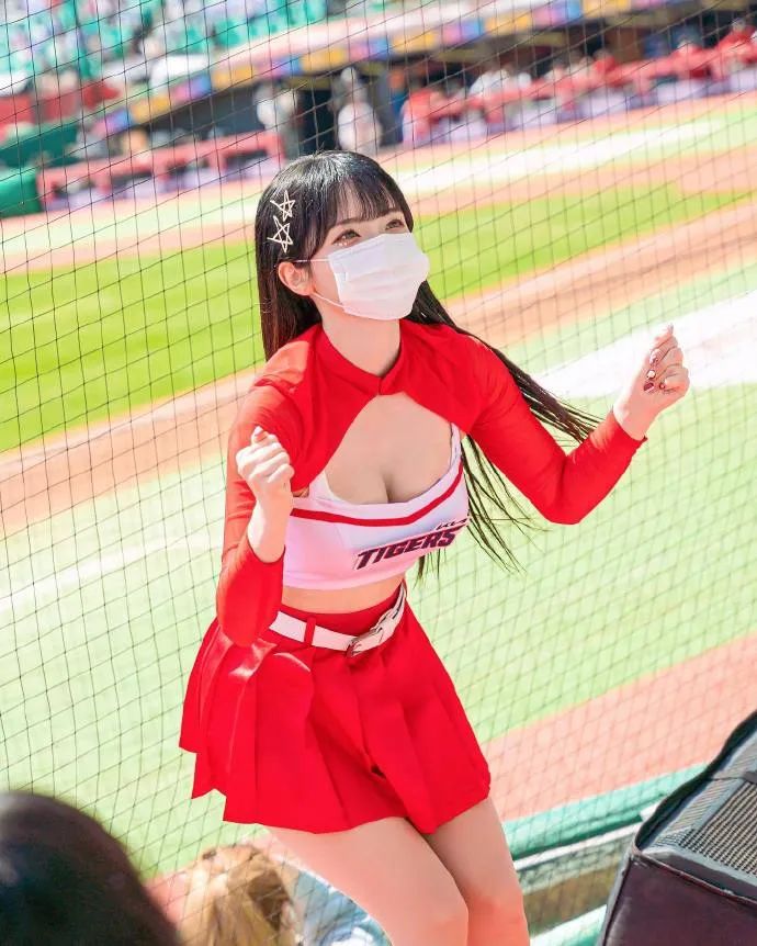 世界杯中韩国啦啦队,世界杯韩国四个啦啦队长