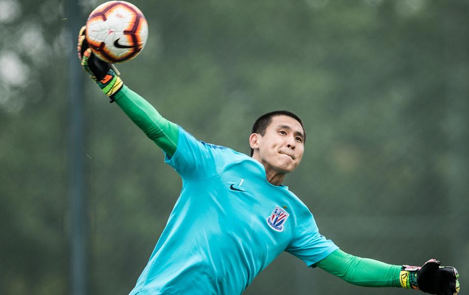 他在申花踢了多年替补，却依然在退役后得到善待，成为球队助教