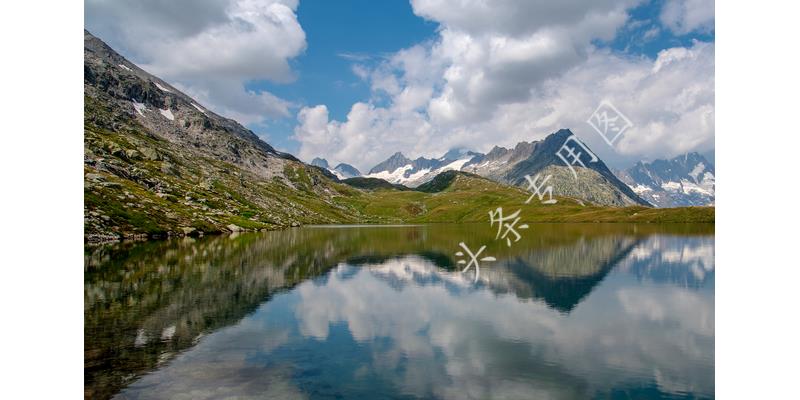 跟亲家旅游回来，碰巧更换相似微信头像，我收到一条儿媳发错语音