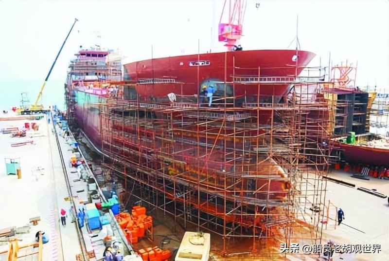 沙特750吨油船,装载30吨石油