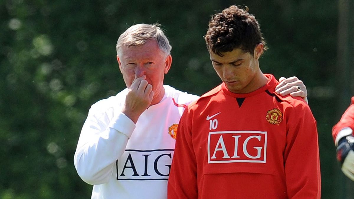 足球历史十大名帅,足坛十大教练被罚下场温格