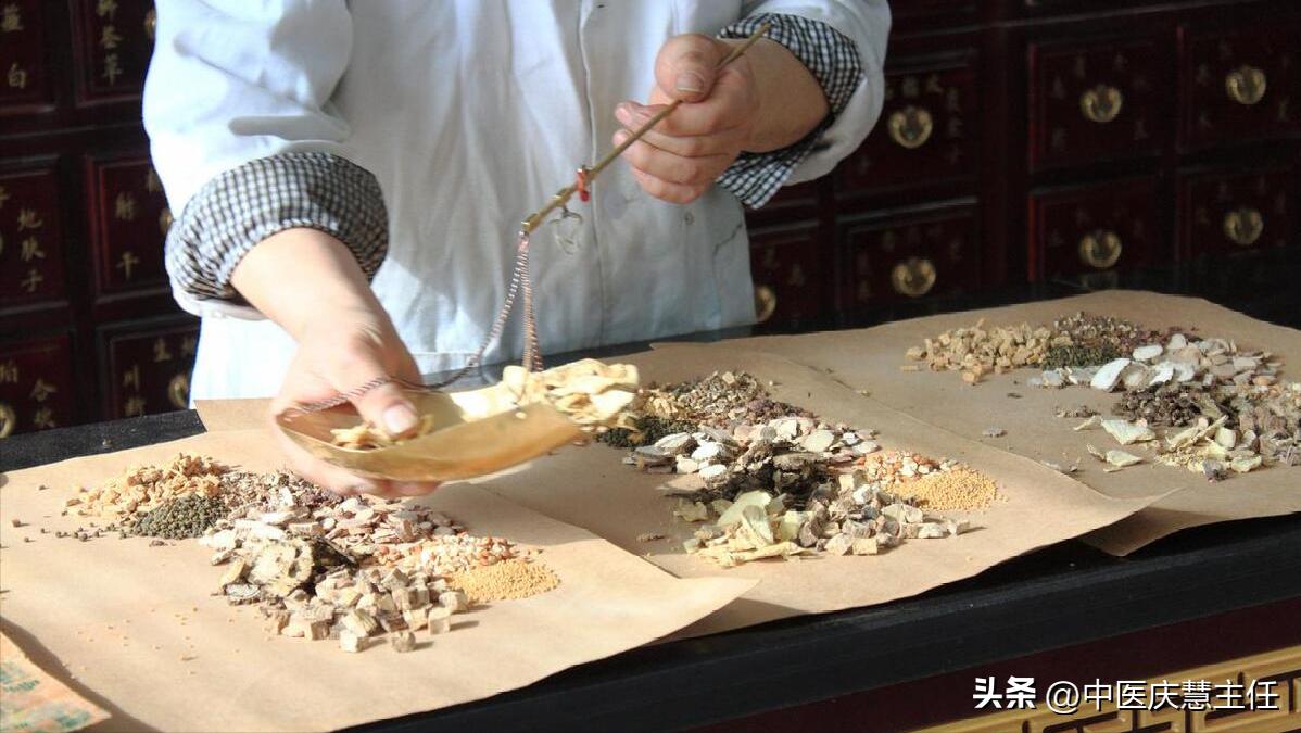 白带多,腹痛!慢性盆腔炎在作祟,中医对症用药,不再痛苦